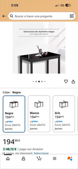 Mesa negra con patas de aluminio y tapa de cristal