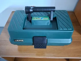 Caja de pesca JAMG con linterna