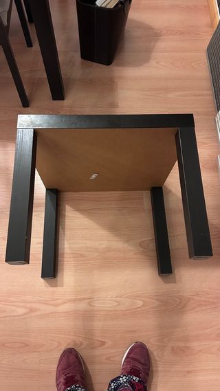 Mesa auxiliar LACK Ikea negra-marrón