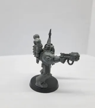Marine del Caos con pistola de plasma