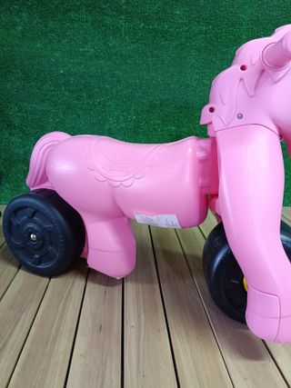 FEBER - Motofeber Unicorn, Correpasillos con Forma de Unicornio, Ruedas Anchas para Estabilidad y Resistencia, Desarrolla Capacidades Psicomotrices, Niños +18 Meses, Famosa (800012983)