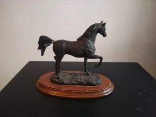 Figura de Caballo de Metal