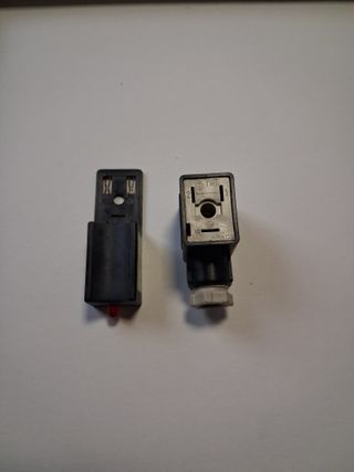 Connettore per valvole a solenoide