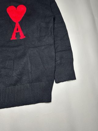 Ami Paris Suéter Preto Coração Vermelho