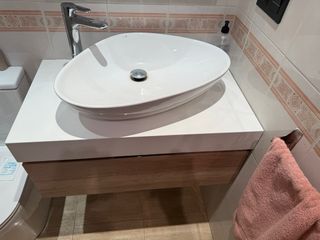 Mueble baño madera y mampara cristal