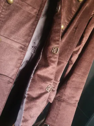 Abrigo marrón estilo militar