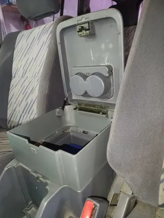 Alzador Guantera Toyota J9