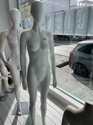 Maniquí mujer blanco buen estado
