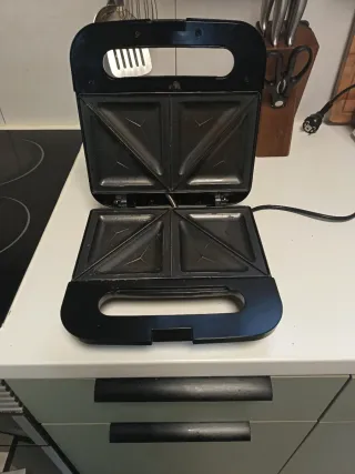 Parrilla Sandwichera Eléctrica