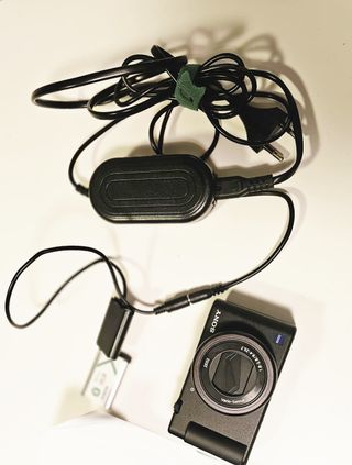 Sony ZV-1 Cámara Vlog Negra. Regalo dummy battery