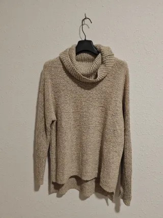 Jersey cuello vuelto beige y gris