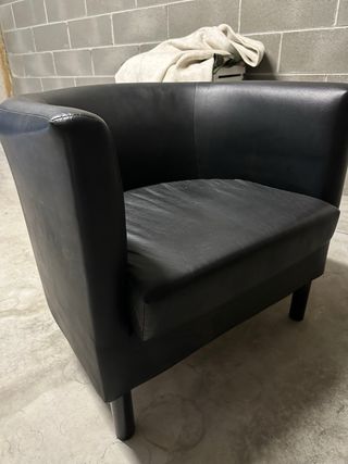 Poltroncina Ikea in similpelle nera