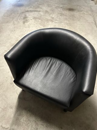 Poltroncina Ikea in similpelle nera