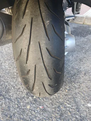 Se vende motocicleta bmw r 1200 st, buen estado.