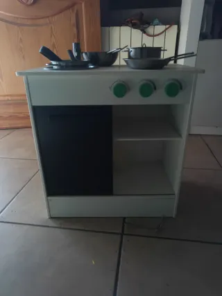 Cocina de juguete con accesorios y pizza infantil