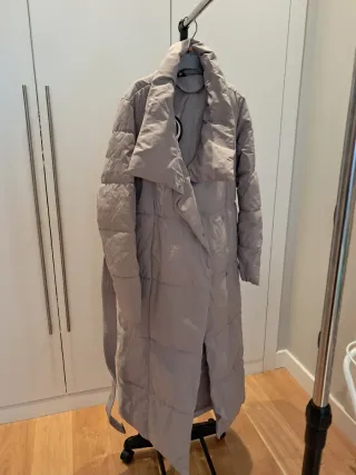 Parka Fly Beige Talla M Nueva con Etiquetas