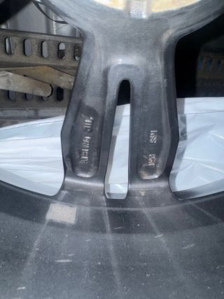 Llantas de aleación negras y plateadas