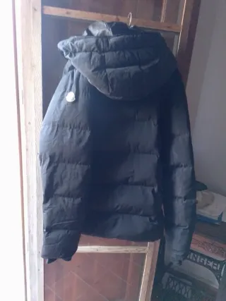 Abrigo plumífero Moncler negro