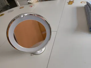 Espejo de aumento plateado y blanco