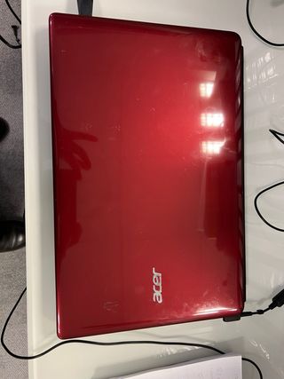 Portátil Acer E1-570G Rojo