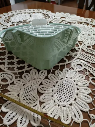 Lettiera angolare per conigli