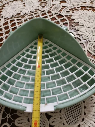 Lettiera angolare per conigli