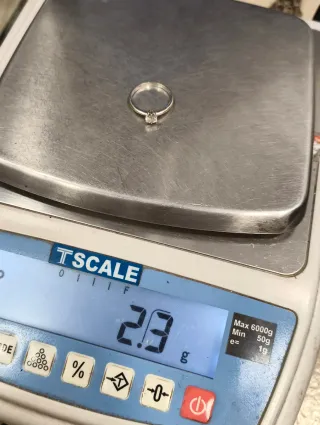 Anillo de oro 18k con diamante