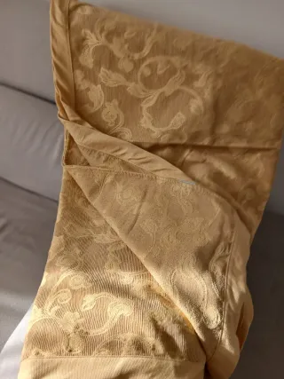 Coperta gialla con fantasia floreale