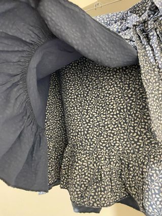 Falda cruzada floral azul y blanco