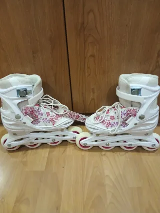 Patines en línea blancos con flores marca rocers