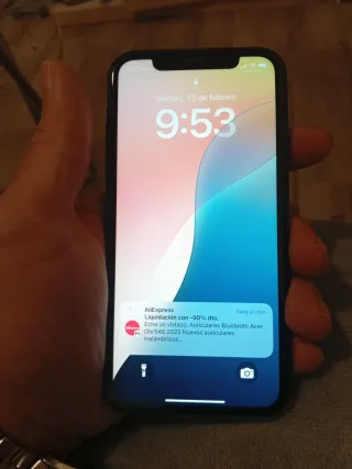 iPhone XR nero con urto sul retro