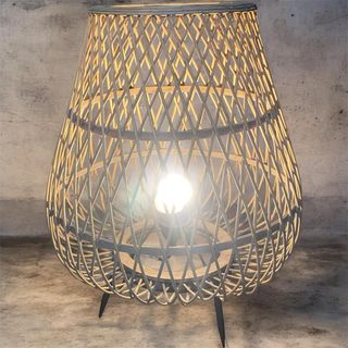 Lámpara de mesa bambú tejida