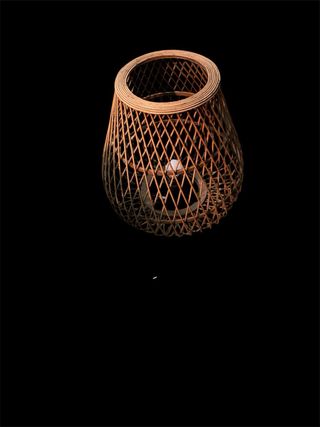 Lámpara de mesa bambú tejida