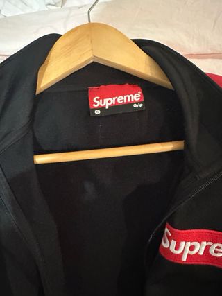 Chaqueta Supreme Unisex Negra y Roja