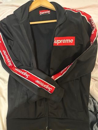 Chaqueta Supreme Unisex Negra y Roja