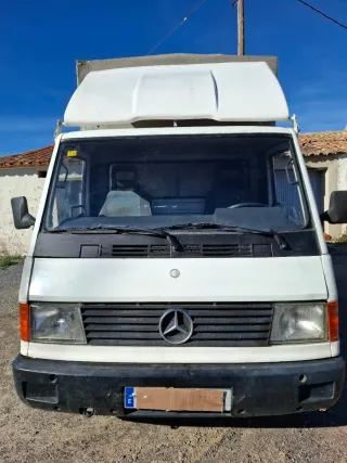 Mercedes-Benz MB 180