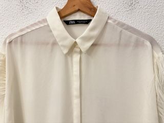 Camisa Zara Mujer Blanca con Plumas