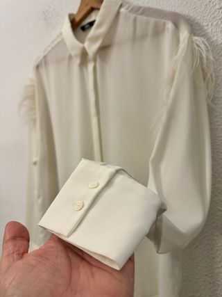 Camisa Zara Mujer Blanca con Plumas