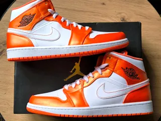 Nike Air Jordan 1 Mid SE Naranja Metálico
