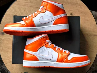 Nike Air Jordan 1 Mid SE Naranja Metálico