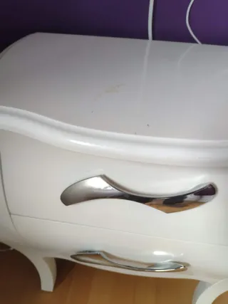 2 Mesitas de noche y Cómoda vintage blanca