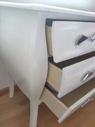 2 Mesitas de noche y Cómoda vintage blanca