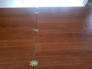 Tavolo da cucina in legno marrone