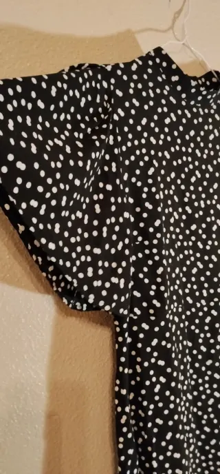 Vestido negro con lunares Zara