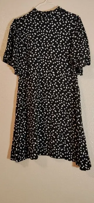 Vestido negro con lunares Zara