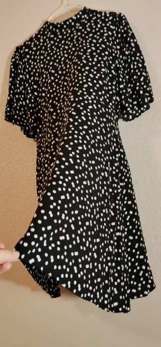 Vestido negro con lunares Zara