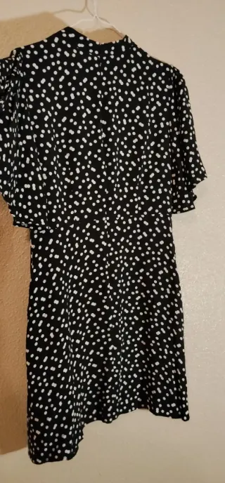 Vestido negro con lunares Zara