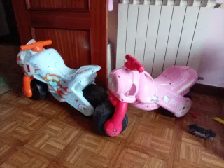 Motos infantiles de juguete (azul y rosa)