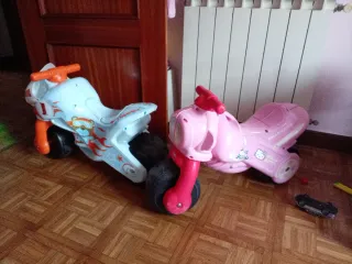 Motos infantiles de juguete (azul y rosa)