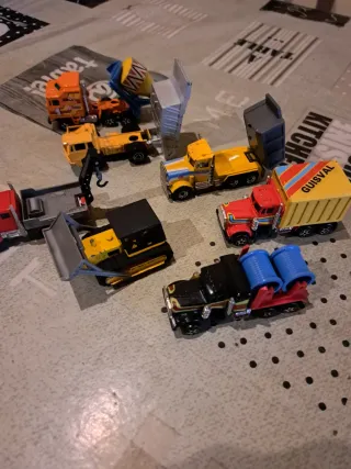 Lote de 7 camiones de juguete